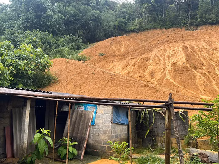 Lực lượng Công an căng sức giúp dân khắc phục hậu quả cơn bão số 3 -1