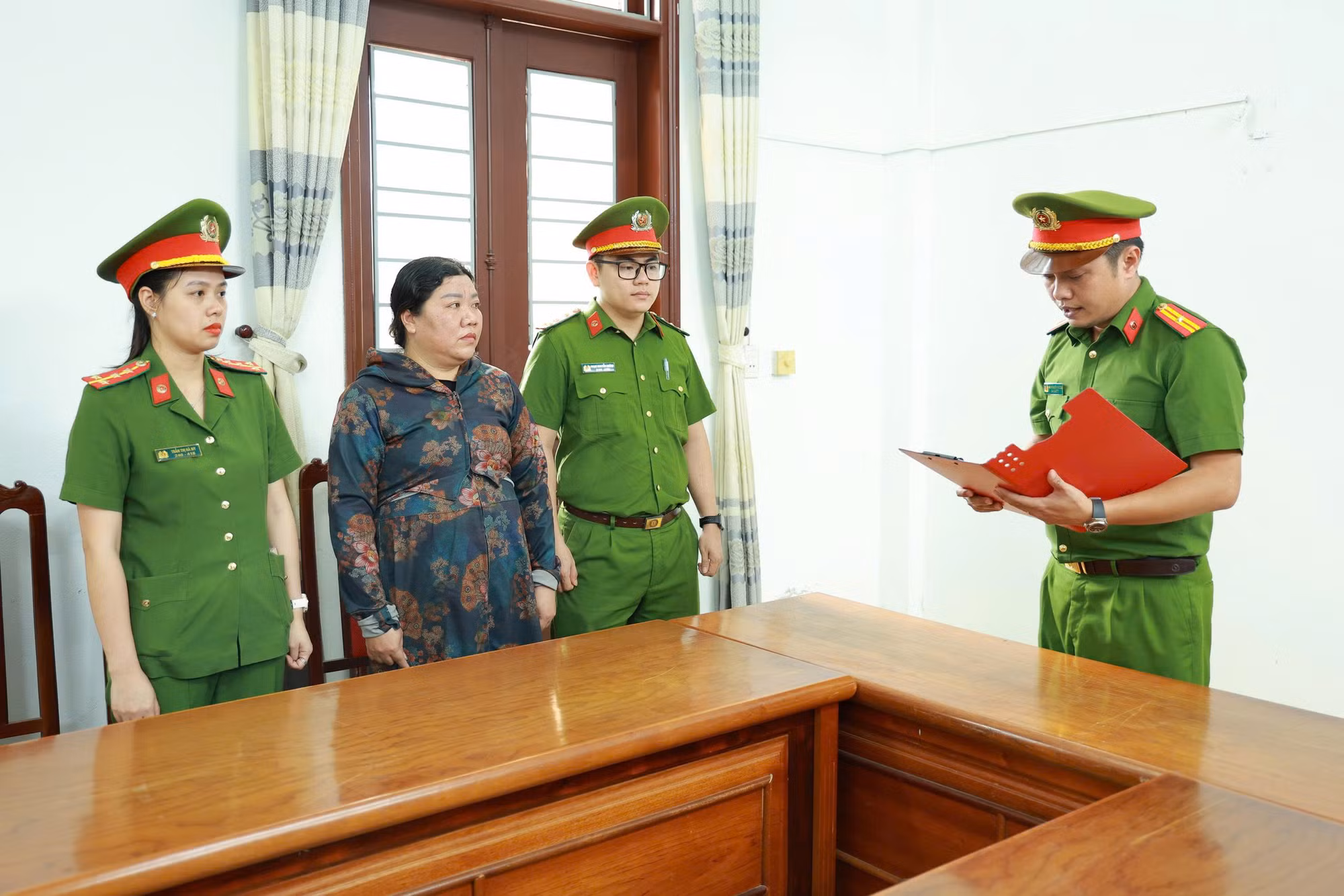 Bắt tạm giam đối tượng lừa đảo chiếm đoạt hơn 1 tỷ đồng để đánh bạc qua mạng -0