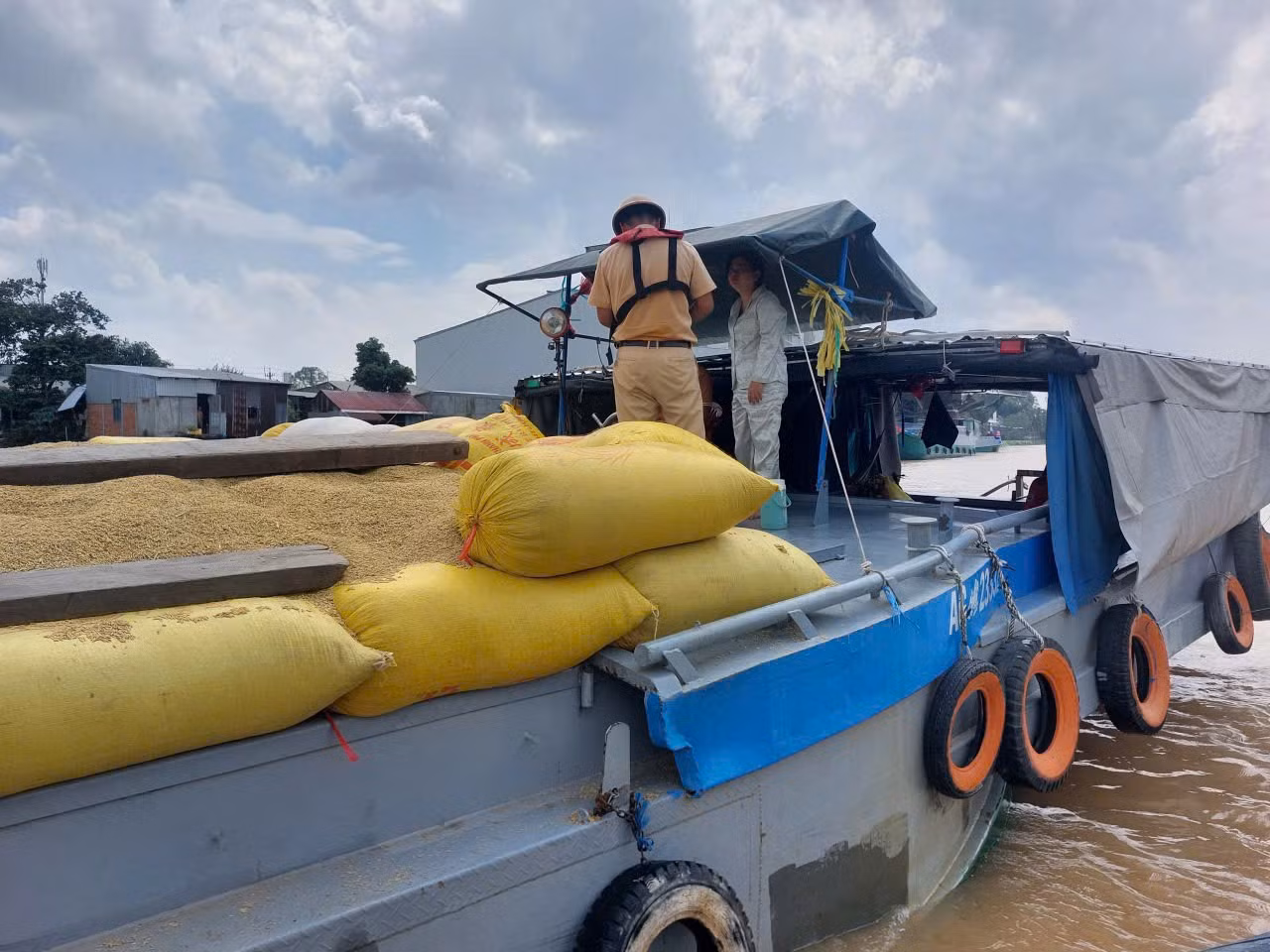 Toàn quốc tổng kiểm soát phương tiện kinh doanh vận tải đường bộ và đường thủy -0