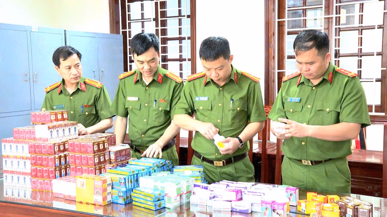 Thiếu tá Tống Đình Xuân – Người đi tìm sự thật sau những “lá bùa sức khỏe” -0