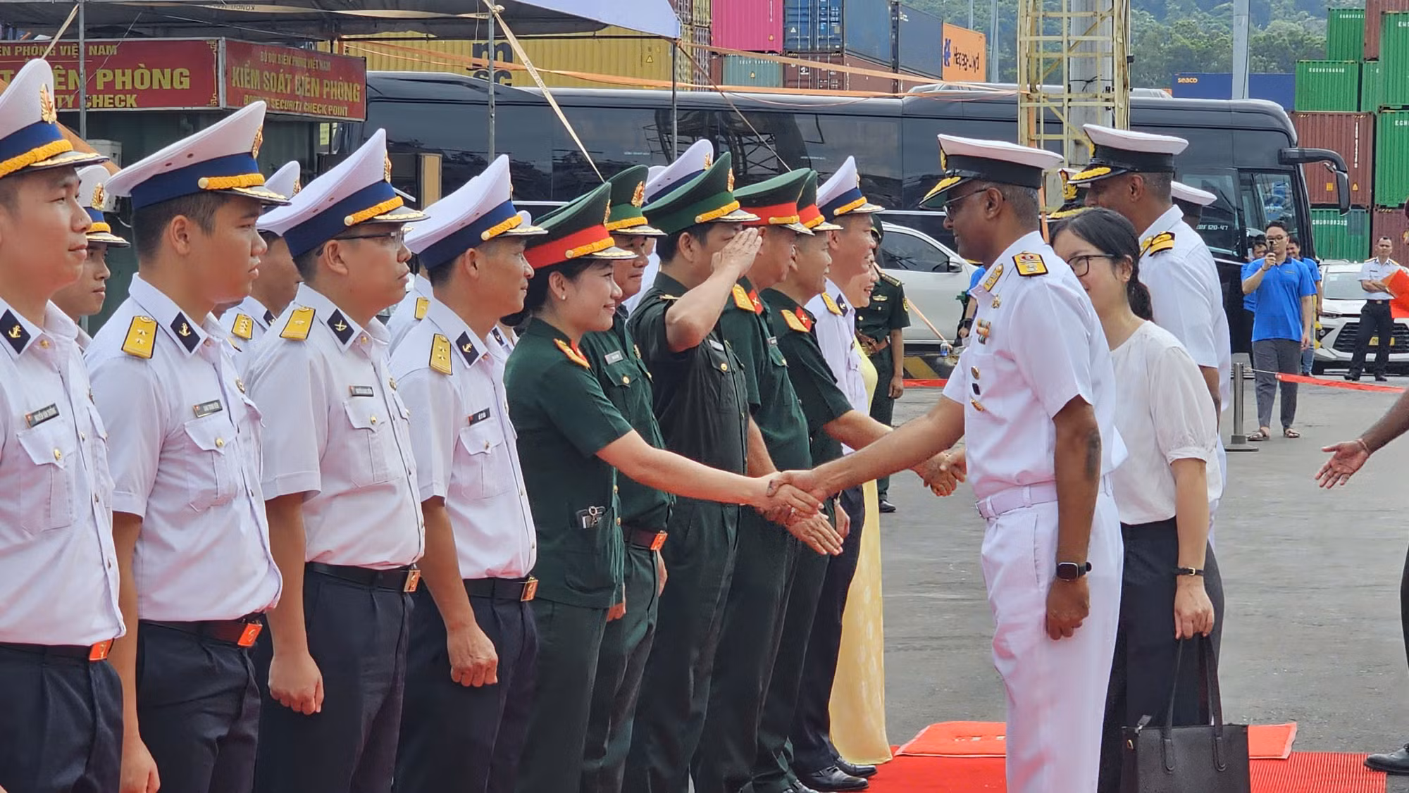 Tàu Hải quân Ấn Độ thăm xã giao thành phố Đà Nẵng -0