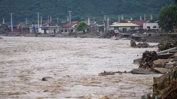Lũ lụt nghiêm trọng làm 30 người thiệt mạng ở Bắc Kinh