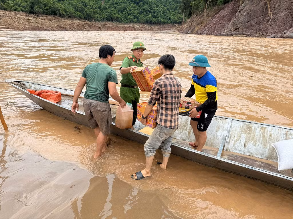 Quân dân đồng lòng khắc phục hậu quả thiên tai -0