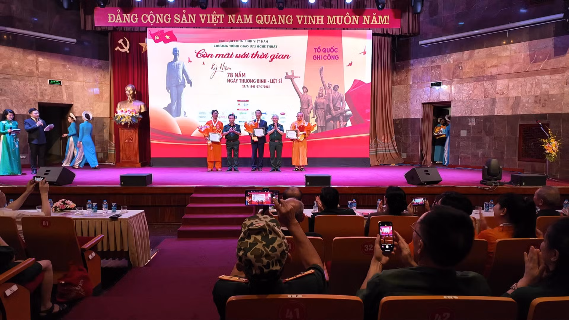 “Còn mãi với thời gian”: Giai điệu tri ân lan tỏa giá trị nhân văn -0