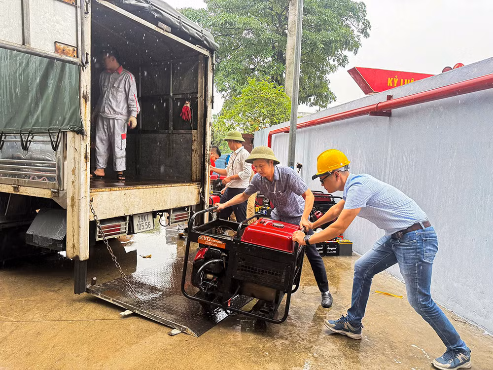 Viettel gửi tin nhắn cảnh báo đến 2,5 triệu khách hàng trong khu vực bị ảnh hưởng của bão WIPHA -1