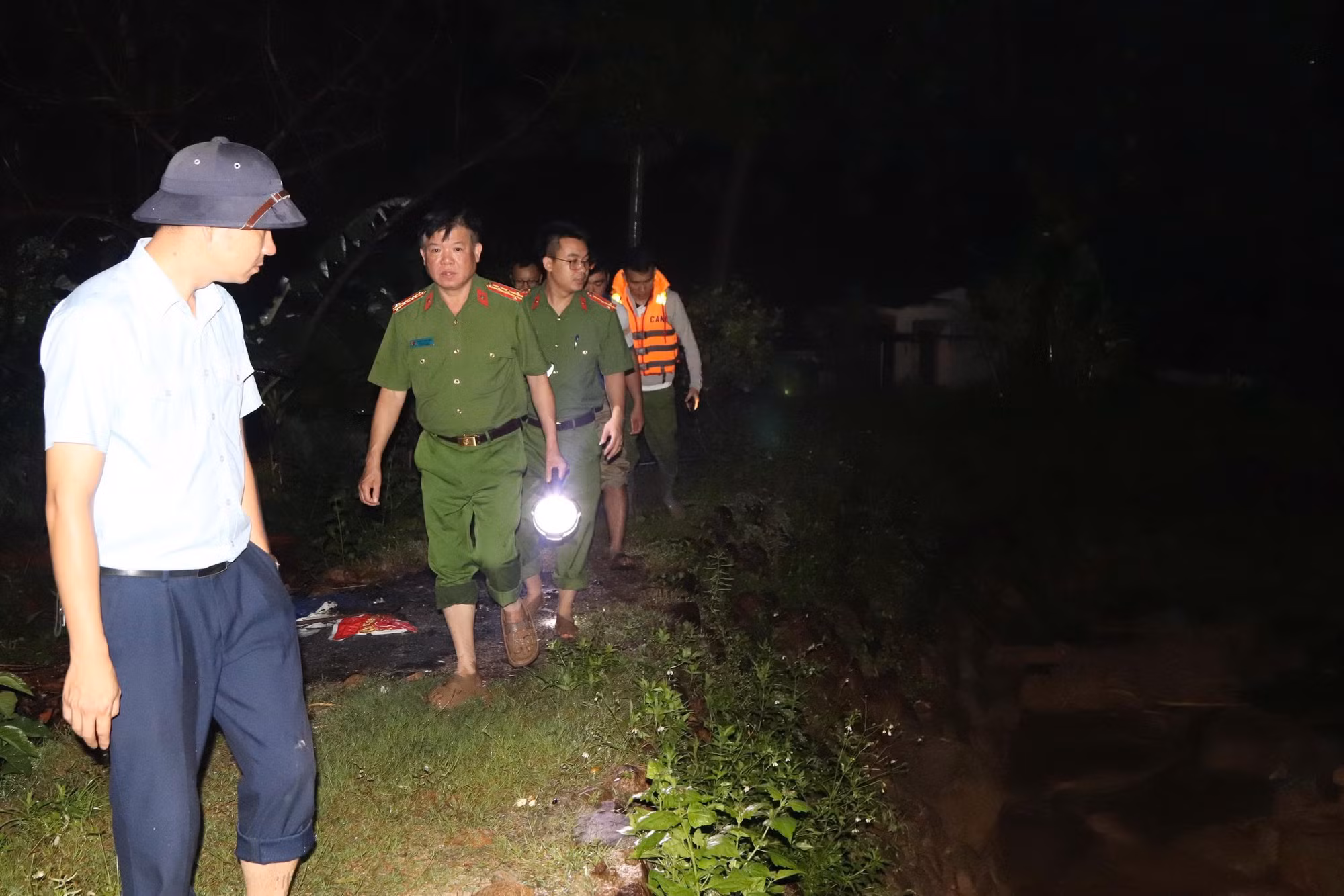 Công an Sơn La chủ động&nbsp;phòng chống&nbsp;thiên tai và giúp người dân khắc phục hậu quả mưa lũ -0