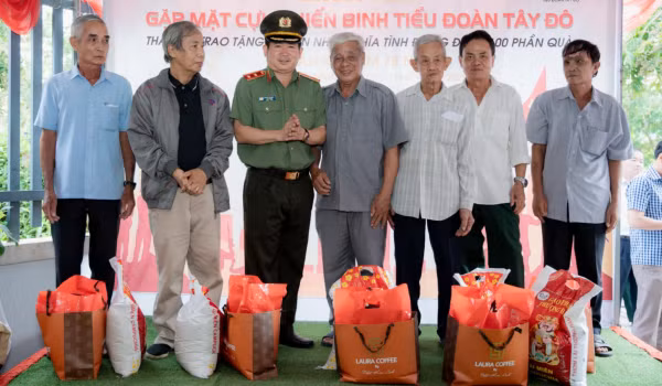 Công an các đơn vị, địa phương tiếp tục tri ân nhân ngày Thương binh - Liệt sĩ -0