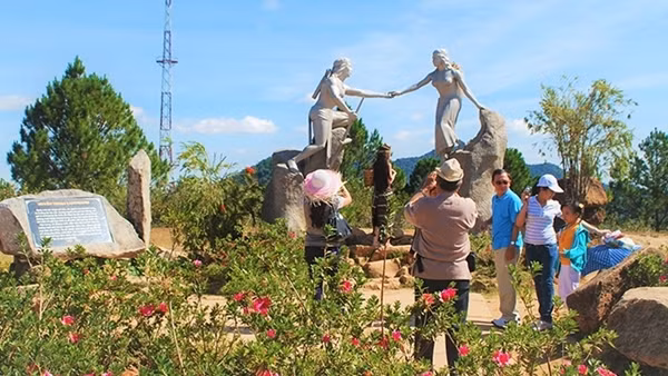 Chuyện tình LangBiang và lời giải thích khác