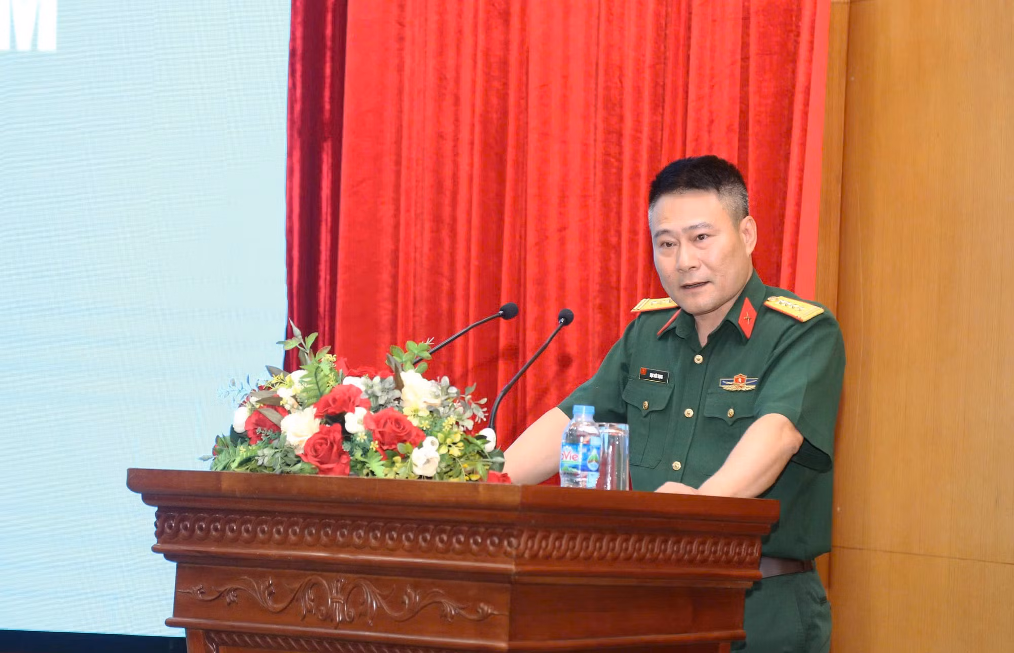 Kiều bào trẻ giao lưu với những chiến sĩ “mũ nồi xanh” Việt Nam -0