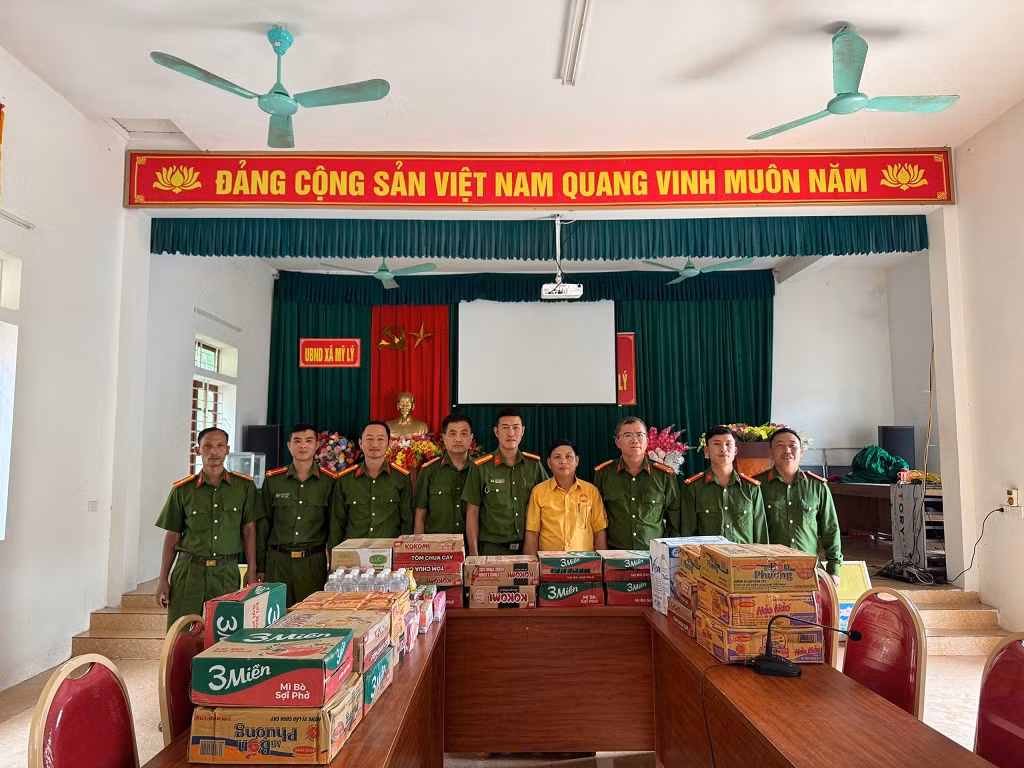 Quân dân đồng lòng khắc phục hậu quả thiên tai -0