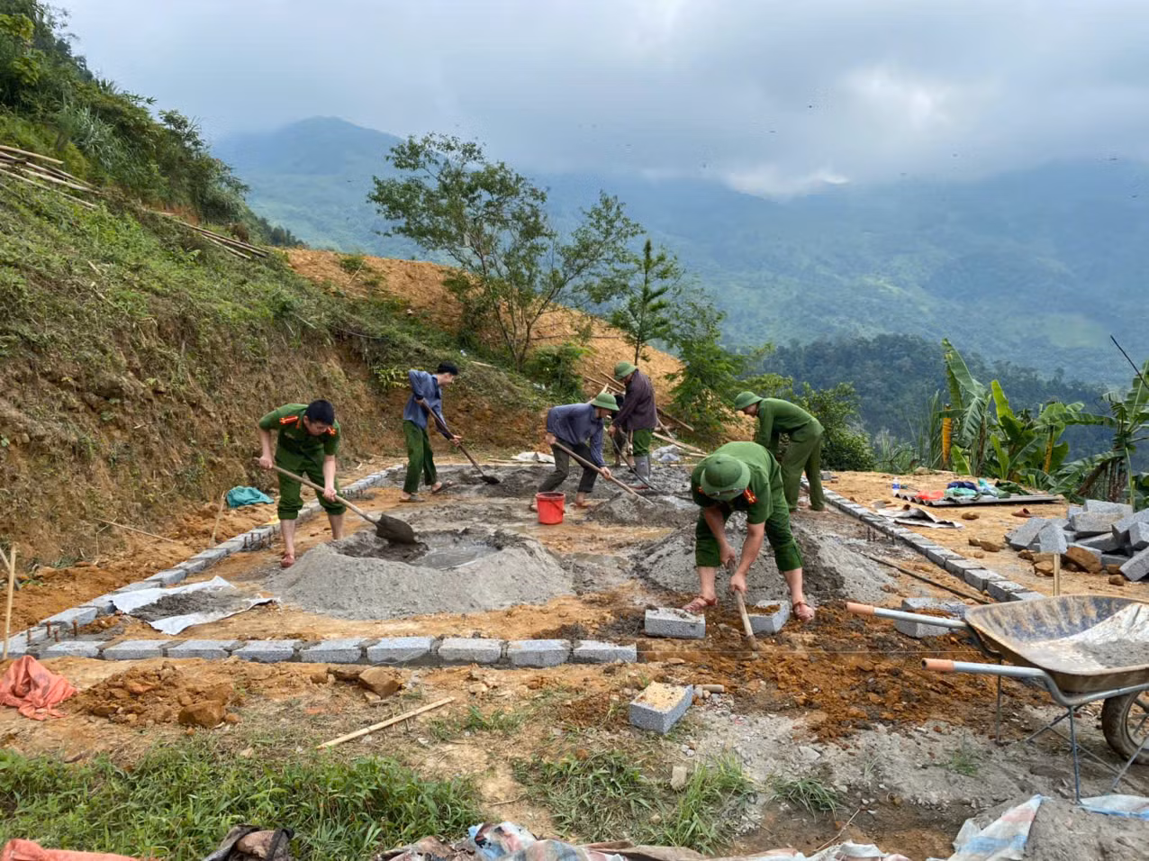 Công an tỉnh Thái Nguyên tăng tốc hỗ trợ người dân xóa hàng nghìn nhà tạm, nhà dột nát -0