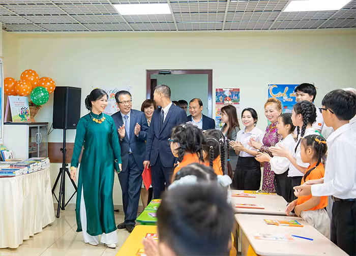 Phu nhân Tổng Bí thư Tô Lâm thăm lớp học tiếng Việt tại Nga -0