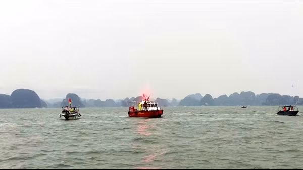 Phát hiện một thi thể, nghi là nạn nhân vụ lật tàu trên vịnh Hạ Long