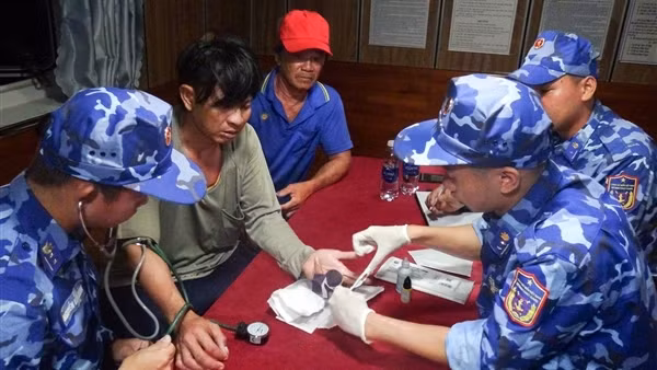 Kịp thời cấp cứu ngư dân gặp nạn trên vùng biển Tây Nam