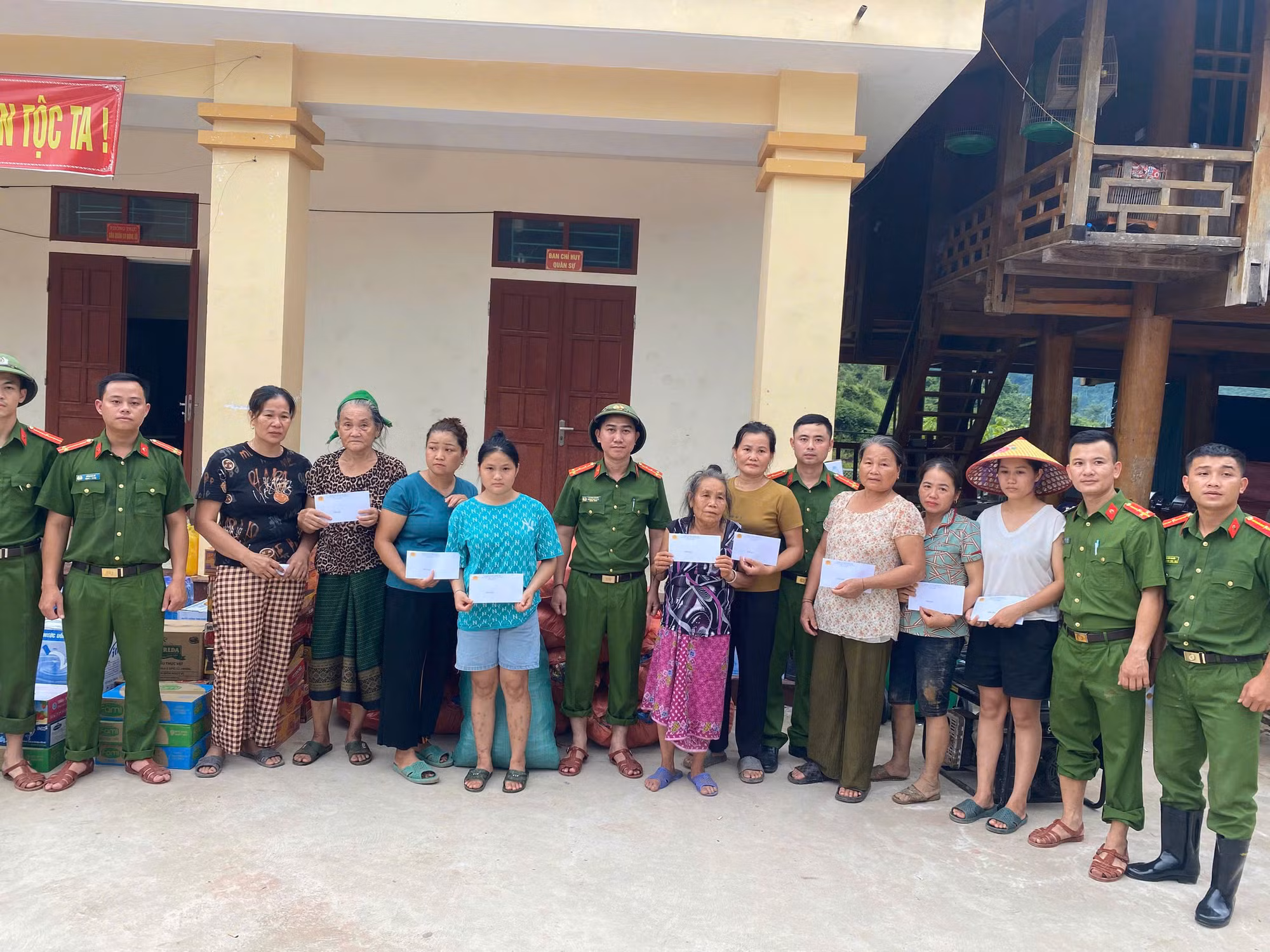 Quân dân đồng lòng khắc phục hậu quả thiên tai -0
