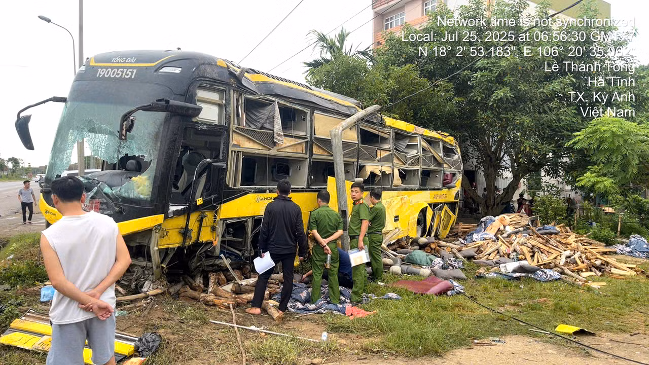 Xe khách nổ lốp trước, tài xế âm tính với ma túy và nông độ cồn -0