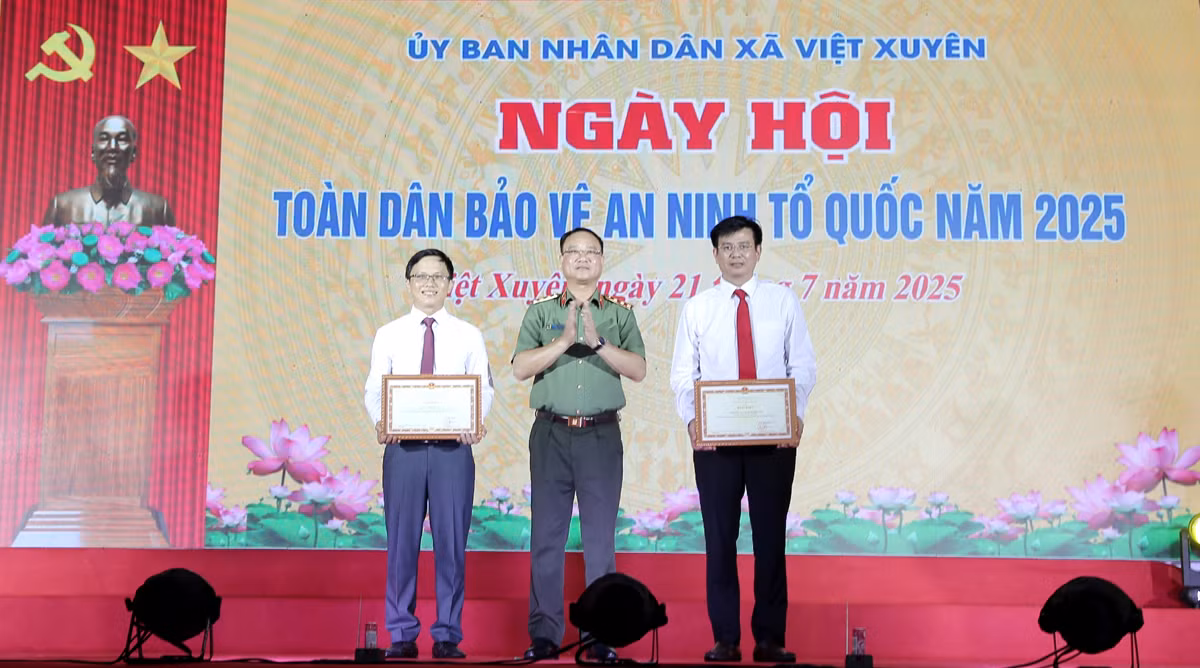 Thứ trưởng Phạm Thế Tùng dự ngày hội toàn dân bảo vệ ANTQ tại Hà Tĩnh -0