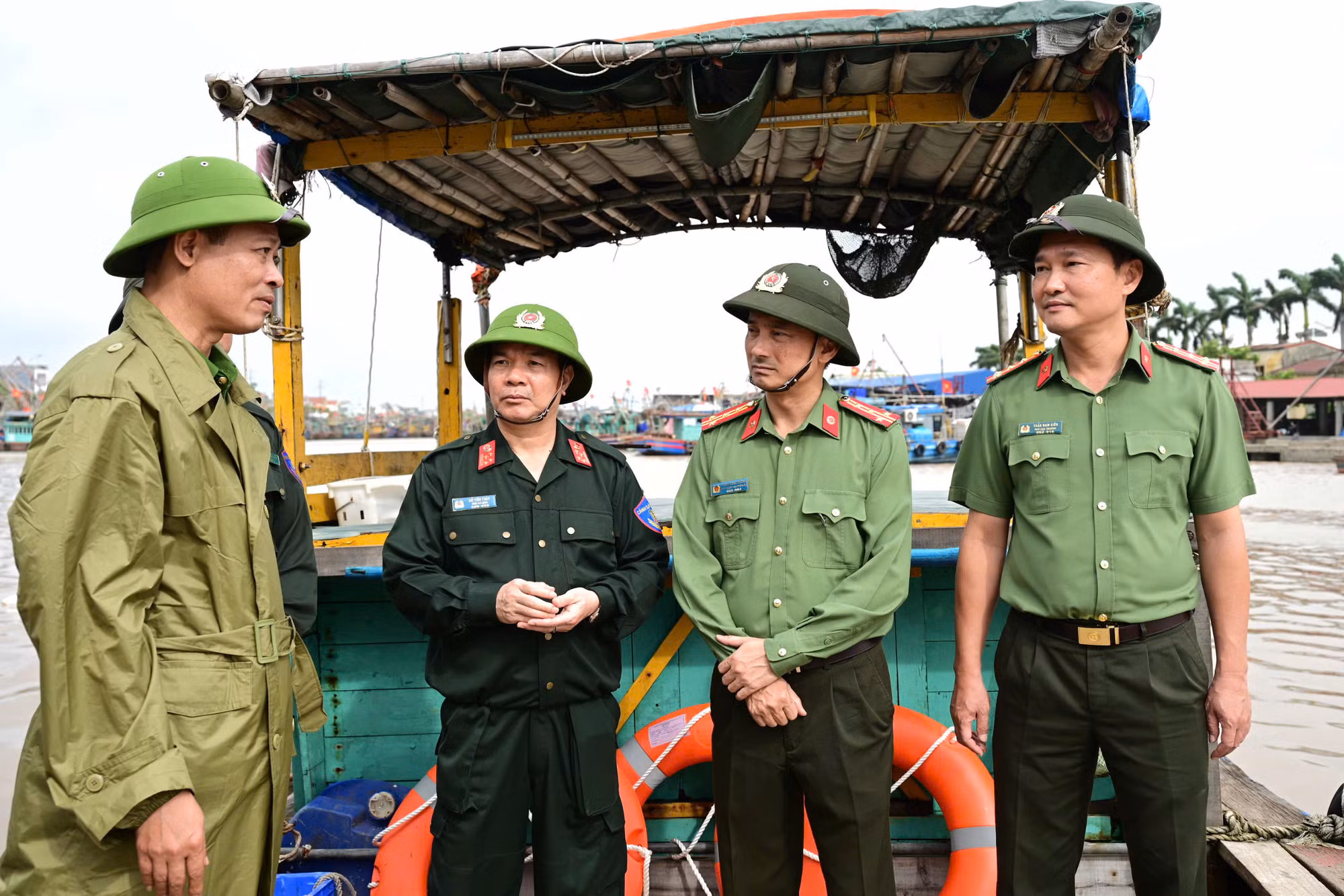 3.735 Cảnh sát cơ động, 41 chó nghiệp vụ thường trực sẵn sàng ứng phó bão WIPHA -0
