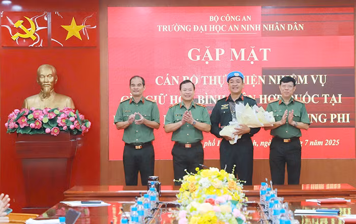 Chia sẻ của những cán bộ Công an đầu tiên đến Cộng hoà Trung Phi làm nhiệm vụ gìn giữ hòa bình -0