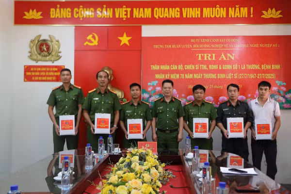 Công an các đơn vị, địa phương tiếp tục tri ân nhân ngày Thương binh - Liệt sĩ -0