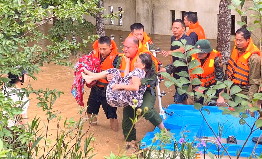 Lãnh đạo Công an tỉnh Nghệ An kiểm tra công tác phòng, chống và khắc phục hậu quả bão số 3 -0