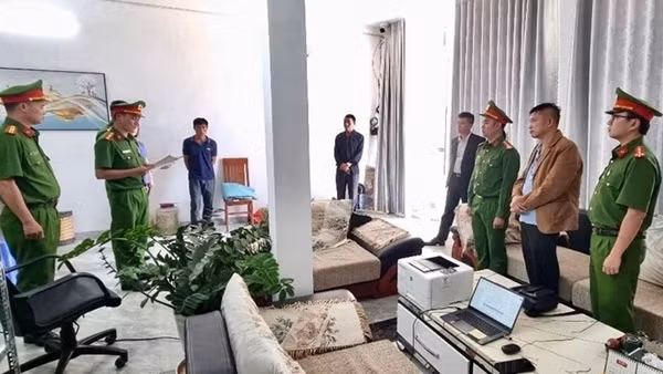 Bắt Giám đốc và Phó Giám đốc Công ty TNHH Nam Ban Silk