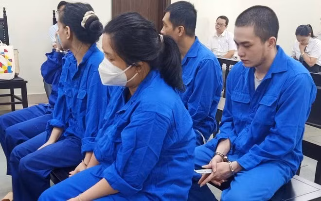 Nữ nhân viên phòng khám mua bán trẻ em bị tuyên phạt 24 năm tù -0