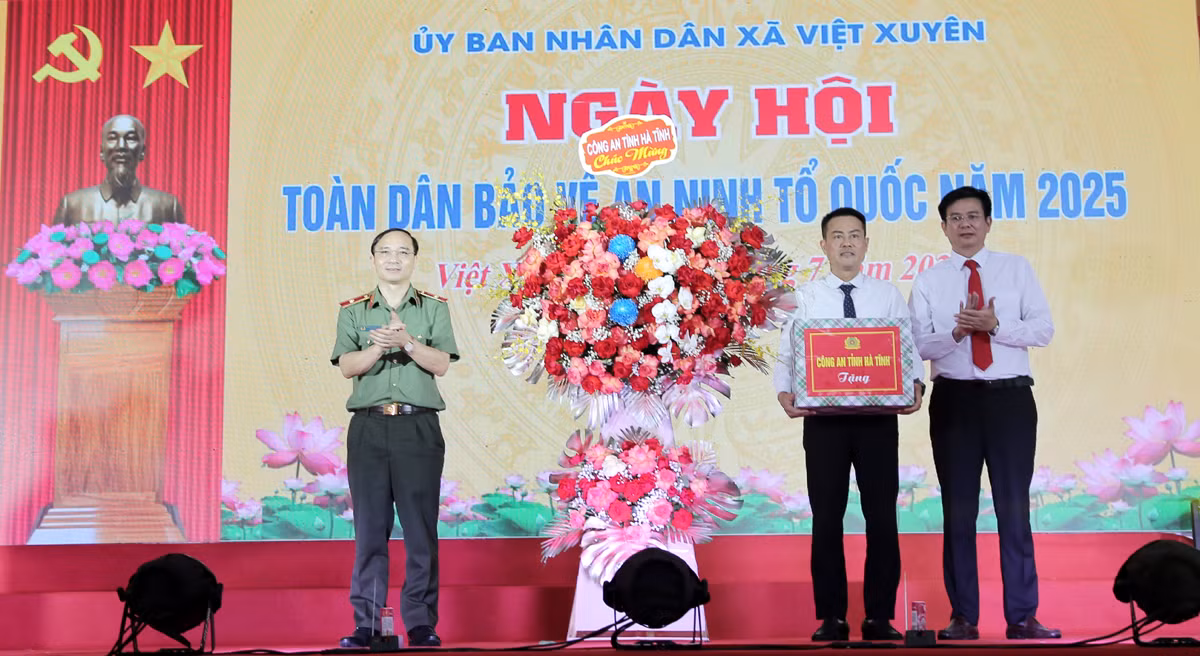 Thứ trưởng Phạm Thế Tùng dự ngày hội toàn dân bảo vệ ANTQ tại Hà Tĩnh -0