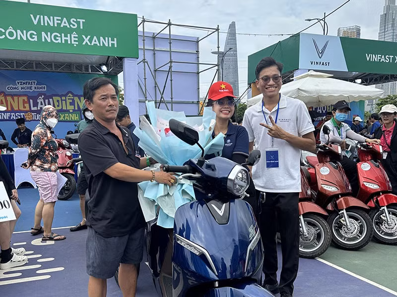 Lý do nhiều người Việt chọn “đổi xăng lấy điện” tại “VinFast Xanh Fest Icon” -0