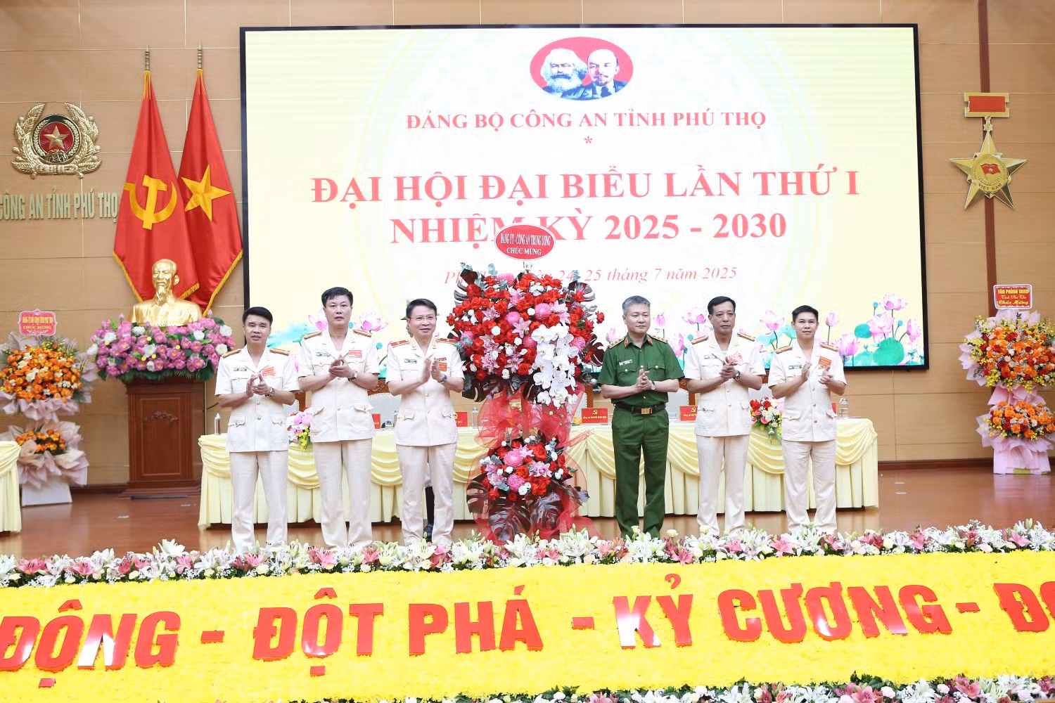 Xây dựng Đảng bộ Công an tỉnh Phú Thọ trong sạch, vững mạnh, đáp ứng yêu cầu công tác -0