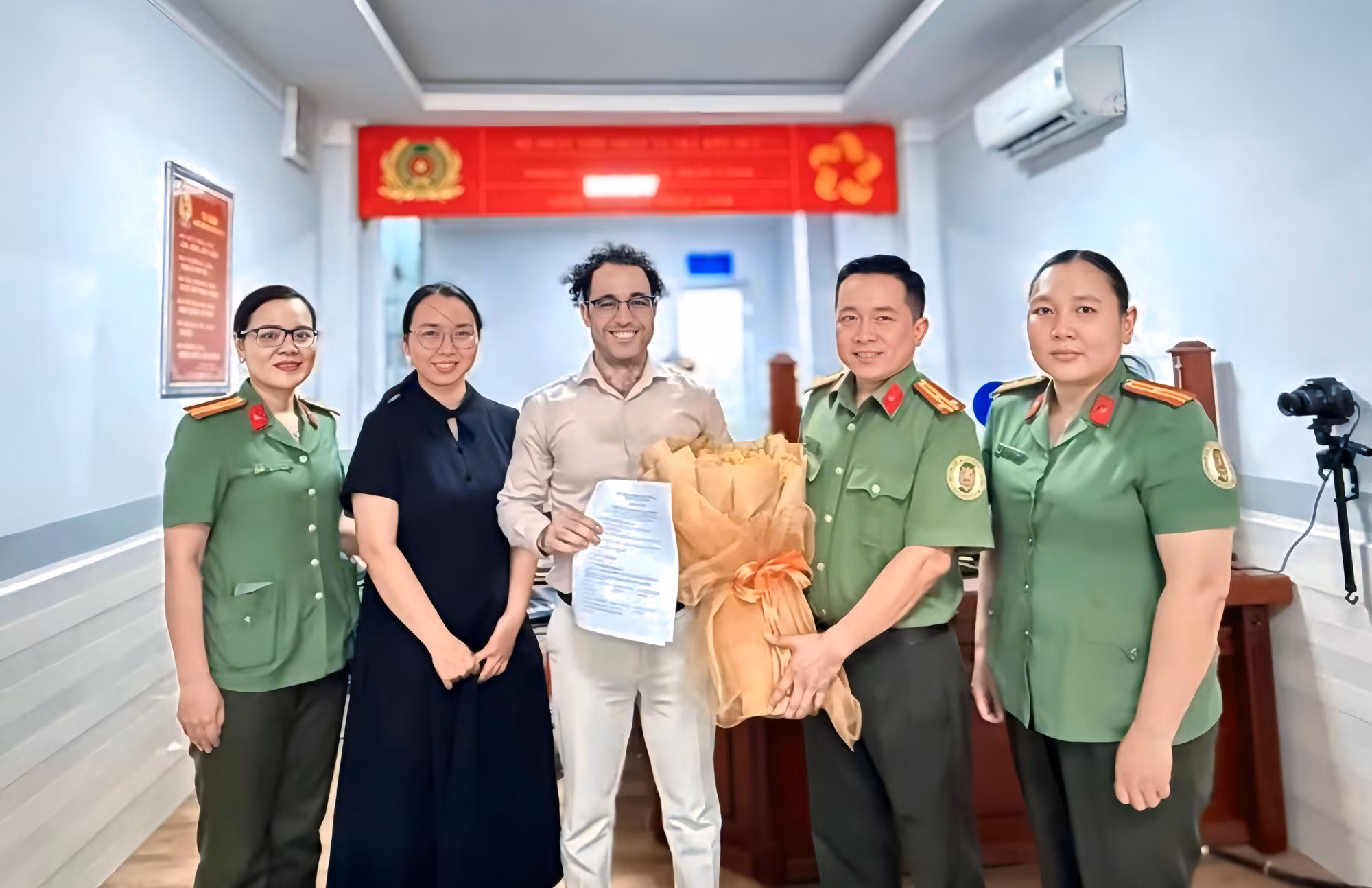 Tạo thuận lợi cho người nước ngoài sử dụng nhiều tiện ích số tại Việt Nam -0