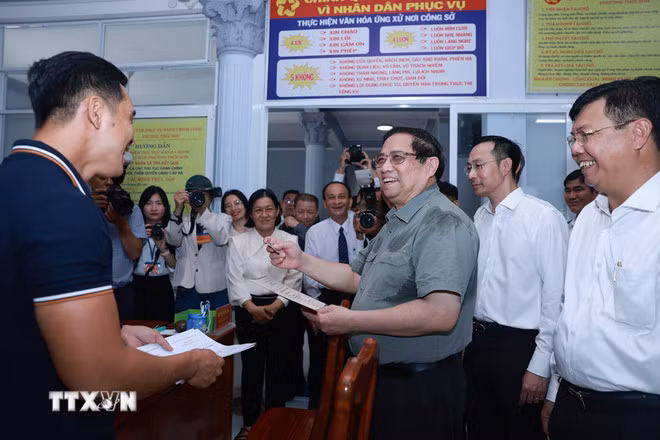 Thủ tướng: Tuyệt đối không để sắp xếp bộ máy ảnh hưởng đến đời sống nhân dân -0