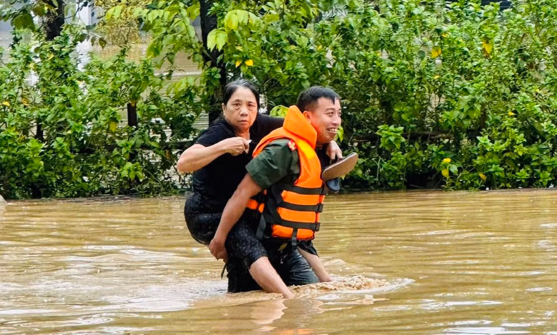 Lãnh đạo Công an tỉnh Nghệ An kiểm tra công tác phòng, chống và khắc phục hậu quả bão số 3 -0