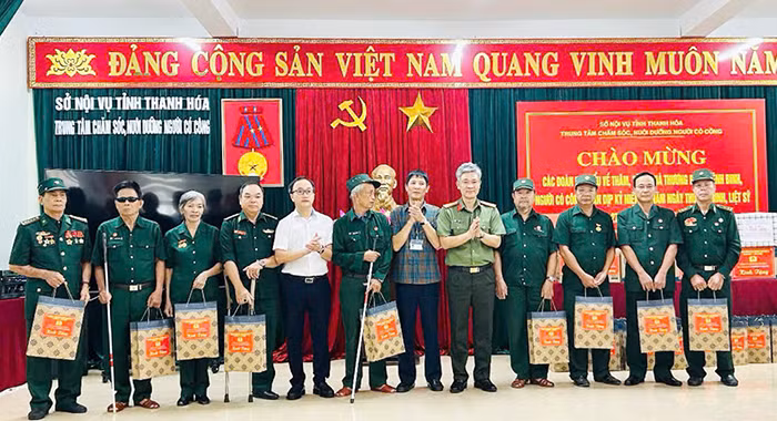 Công an tỉnh Thanh Hóa tri ân người có công nhân dịp 27/7 -1