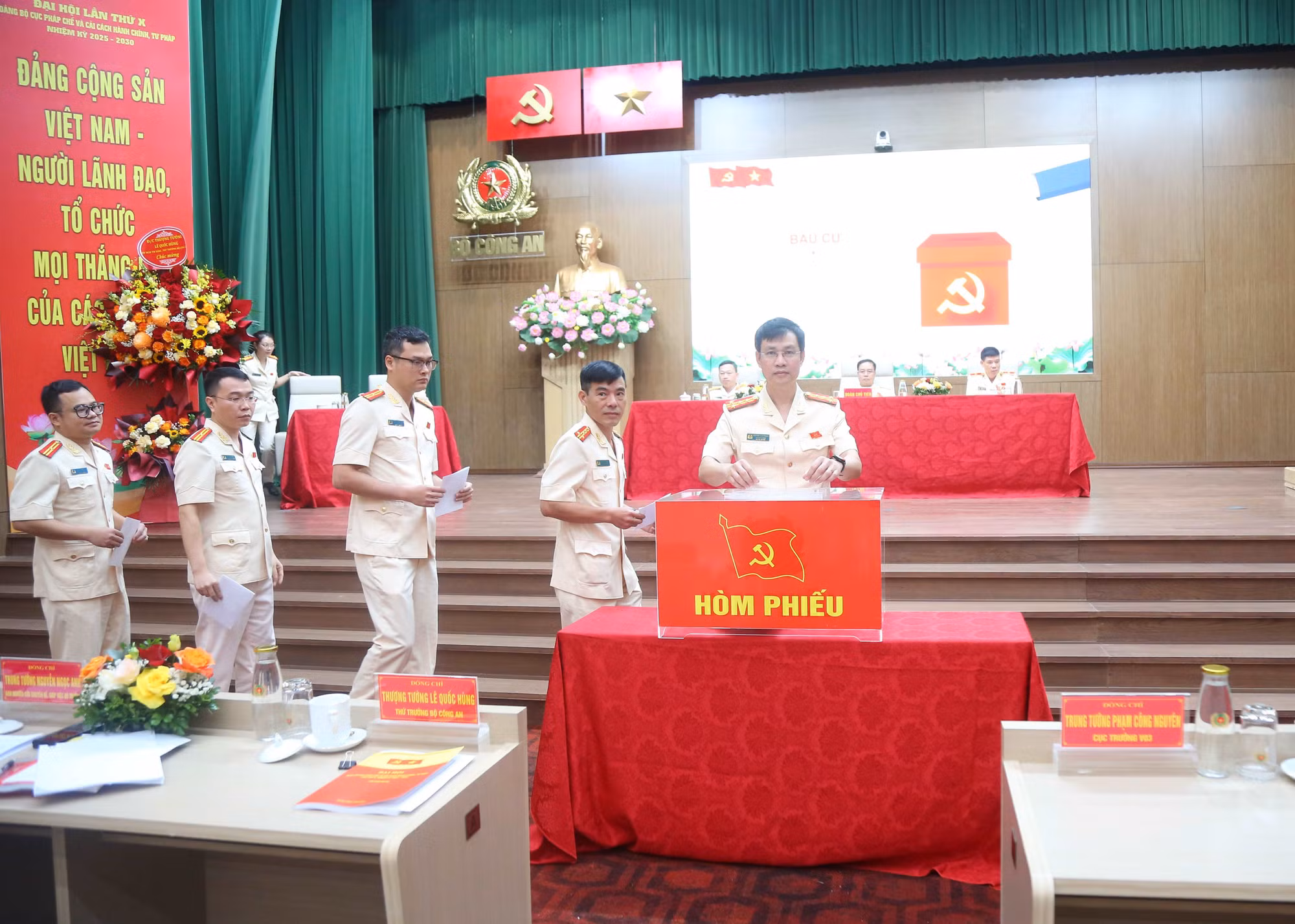 Phát huy vai trò “tư lệnh” trên mặt trận xây dựng, hoàn thiện thể chế, pháp luật về ANTT -0