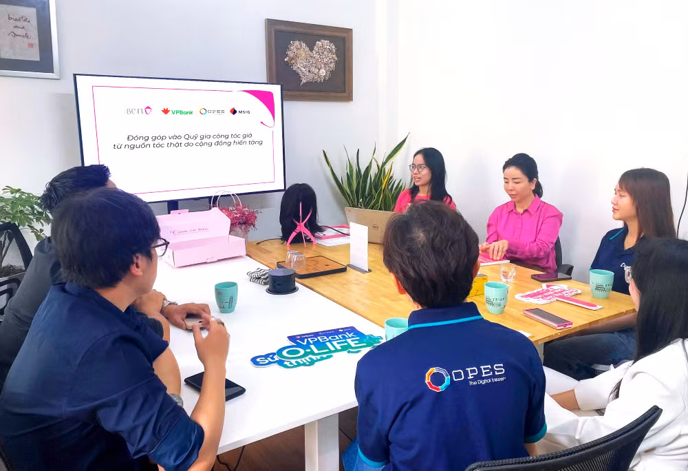 OPES cùng với VPBank và MSIG trao yêu thương đến các “chiến binh K” -0