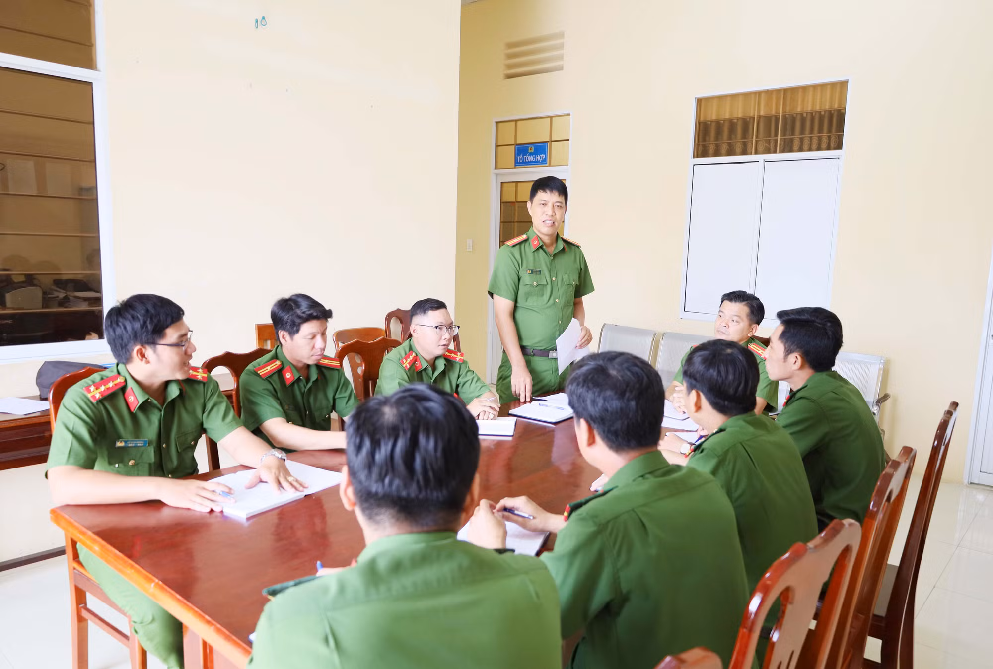 Cán bộ Công an xã tận tâm, vì nhân dân phục vụ -0