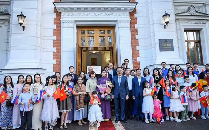 Phu nhân Tổng Bí thư Tô Lâm thăm lớp học tiếng Việt tại Nga -1