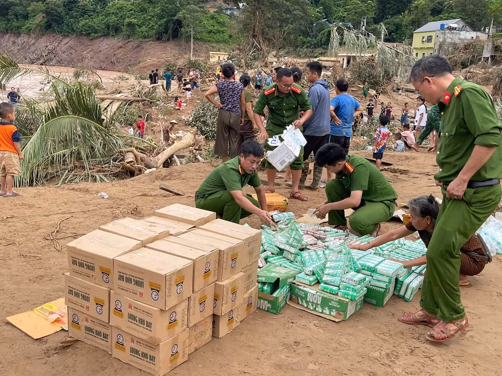 Quân dân đồng lòng khắc phục hậu quả thiên tai -0