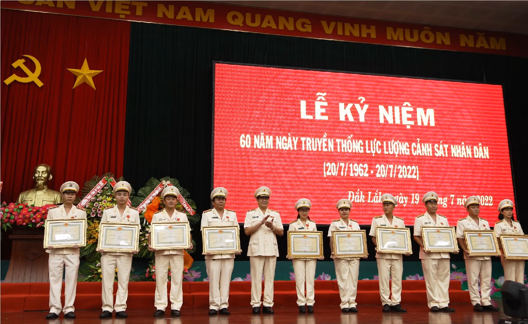 Công an Đắk Lắk Kỷ niệm 60 năm Ngày truyền thống lực lượng CSND -0