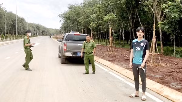 Cướp giật điện thoại xong còn thách thức nạn nhân ảnh 4