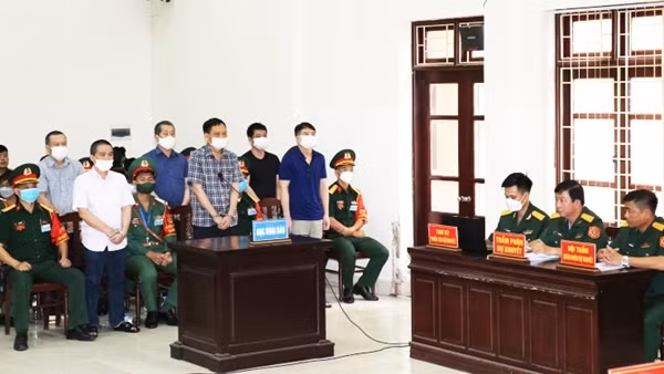 Hai cựu Tư lệnh Vùng “ngã ngựa” vì nhận hối lộ và hệ lụy gia đình ảnh 3