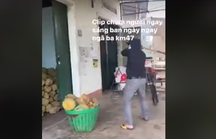 Điều tra nhóm thanh niên vác dao chém người giữa ban ngày -0
