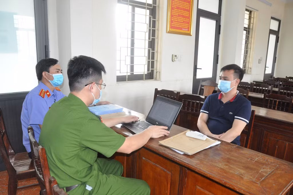 Công an tỉnh Hải Dương triệt phá ổ nhóm mua bán trái phép hóa đơn hoạt động lên đến hàng trăm tỷ đồng. -0