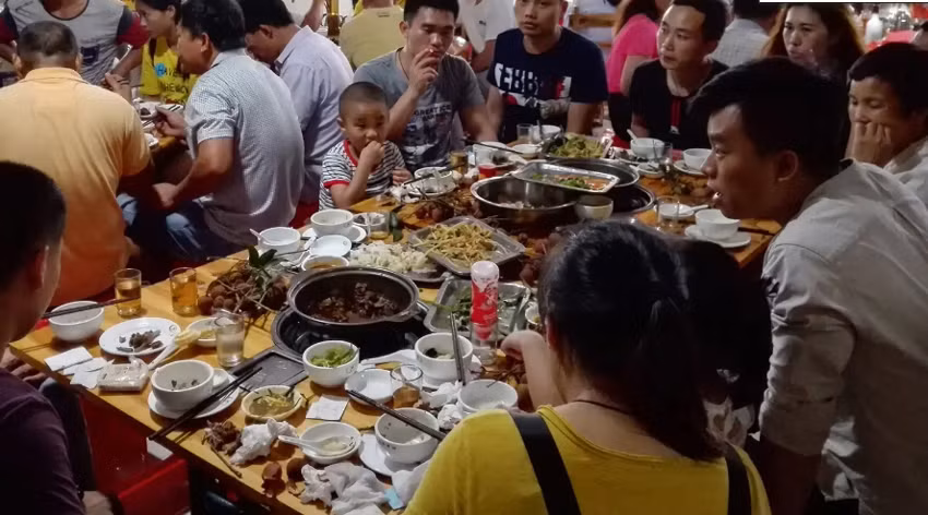 Tranh cãi quanh lễ hội thịt chó ở Quảng Tây , Trung Quốc -0