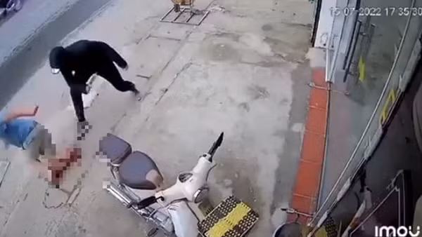 Điều tra vụ một thanh niên bị chém đứt lìa chân tại Hà Nội