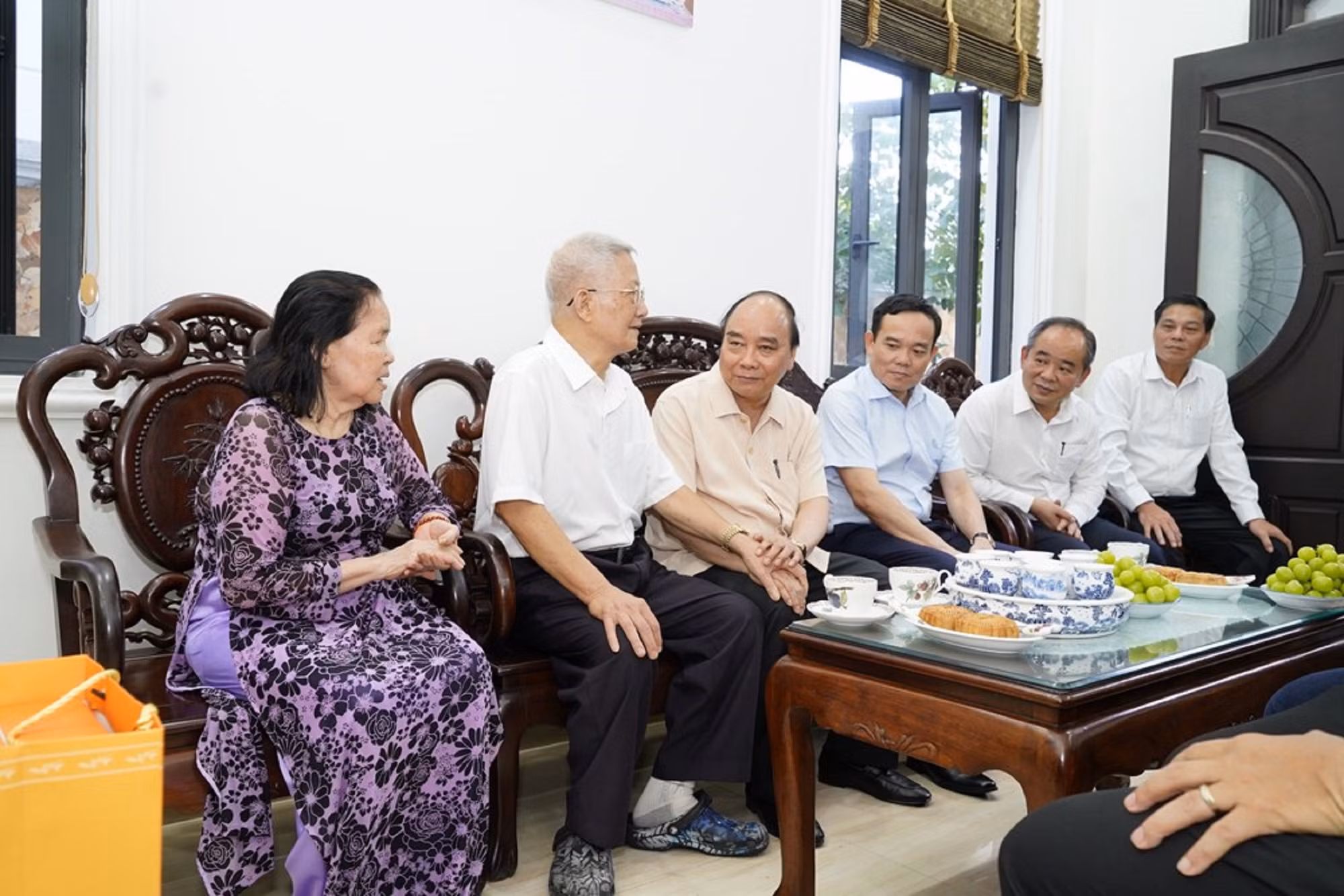 Chủ tịch nước Nguyễn Xuân Phúc thăm doanh nghiệp và cá nhân tiêu biểu tại Hải Phòng -0