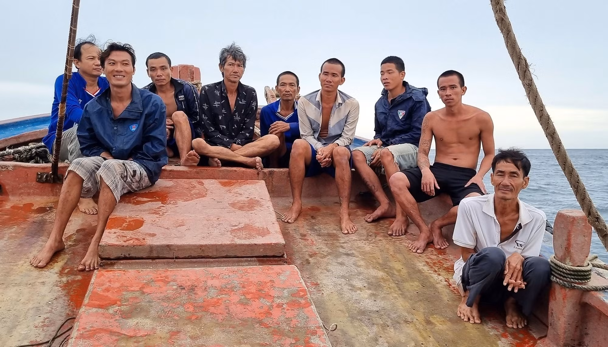 vna_potal_ca_mau_ngu_dan_lien_tiep_gap_nan_tren_bien_vi_song_to_gio_lon_6214173.jpg -0