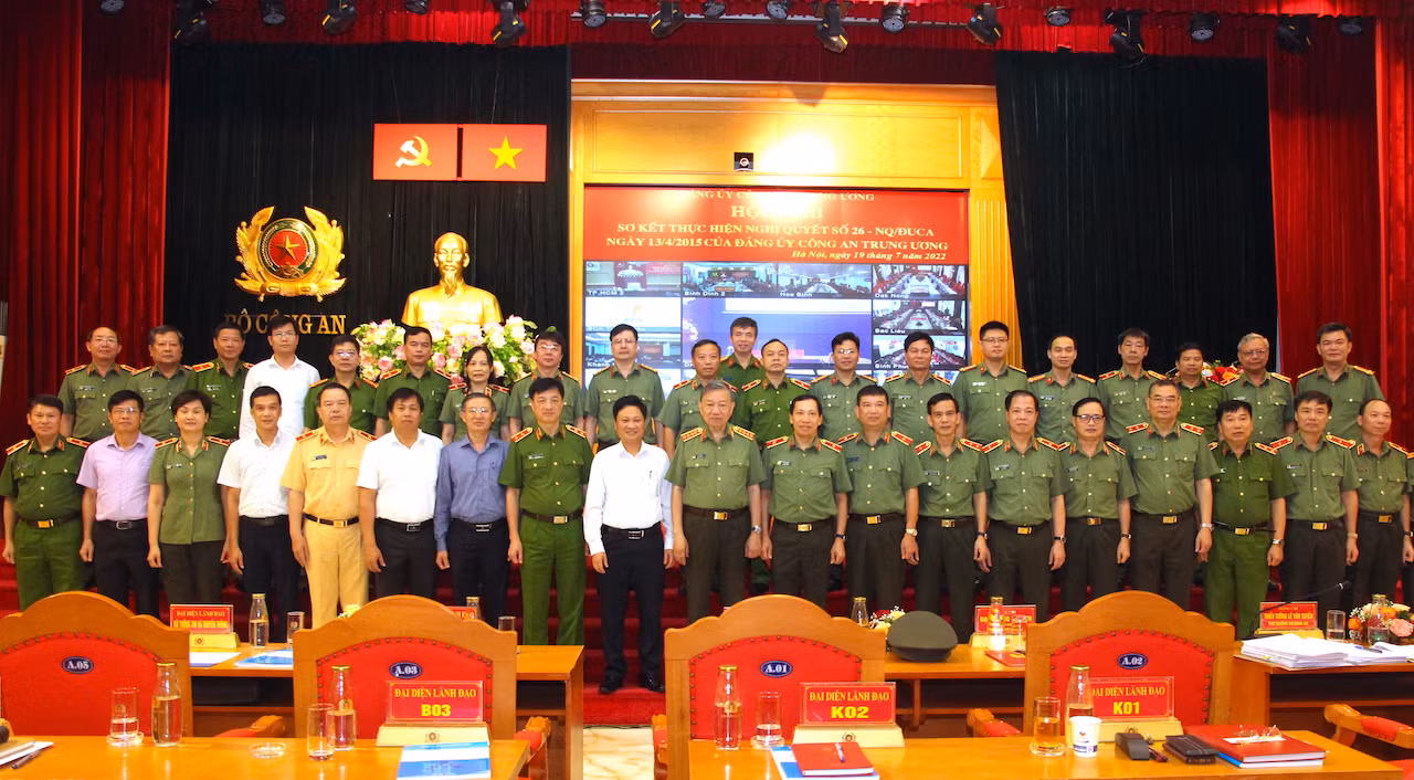 Đổi mới tư duy, hành động ứng dụng, phát triển công nghệ thông tin phục vụ công tác Công an -0