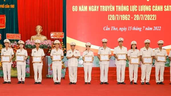 Tổng Bí thư Nguyễn Phú Trọng gửi Thư chúc mừng lực lượng Cảnh sát nhân dân ảnh 2